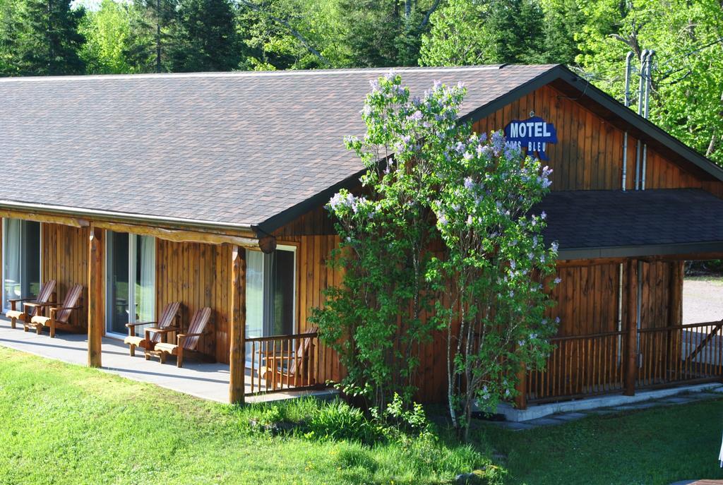 Motel Ours Bleu Lac-Saguay Екстер'єр фото