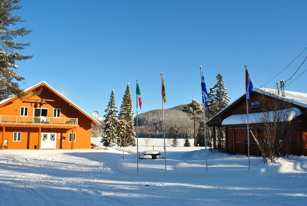 Motel Ours Bleu Lac-Saguay Екстер'єр фото