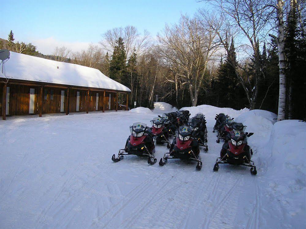 Motel Ours Bleu Lac-Saguay Екстер'єр фото