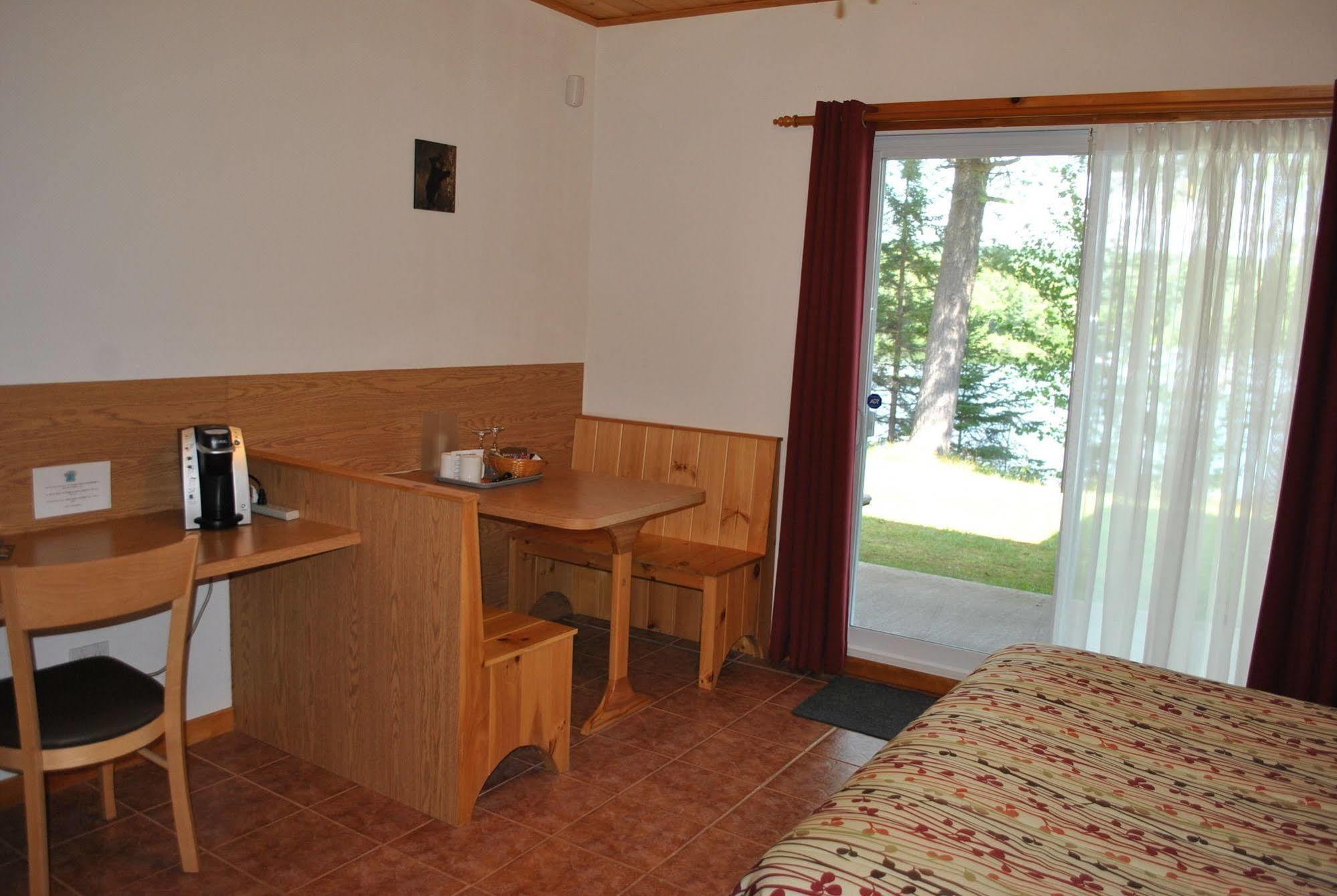 Motel Ours Bleu Lac-Saguay Екстер'єр фото