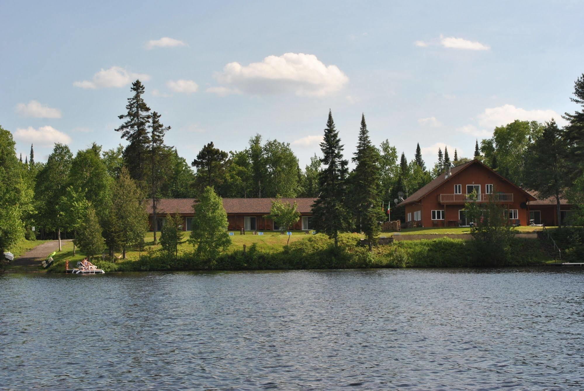 Motel Ours Bleu Lac-Saguay Екстер'єр фото