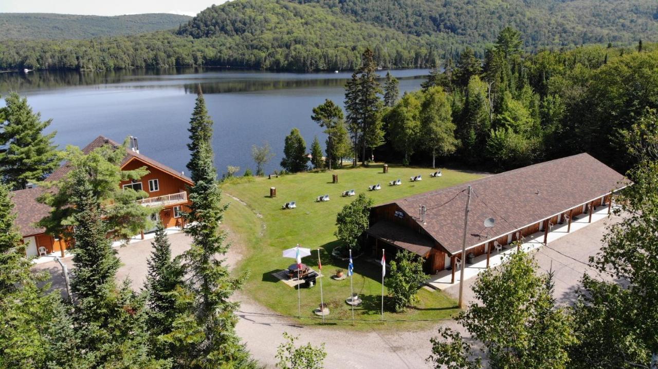 Motel Ours Bleu Lac-Saguay Екстер'єр фото