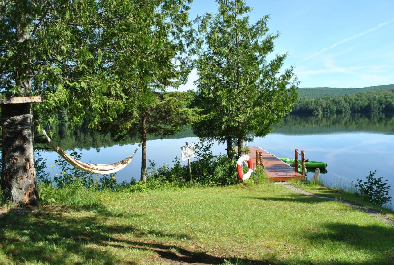 Motel Ours Bleu Lac-Saguay Екстер'єр фото